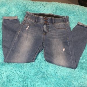 Women’s Apt . 9 tummy control denim capris